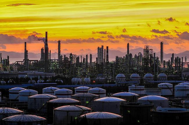 鎮(zhèn)海煉化 綠色石化實力擔(dān)當(dāng)，為美好生活加油